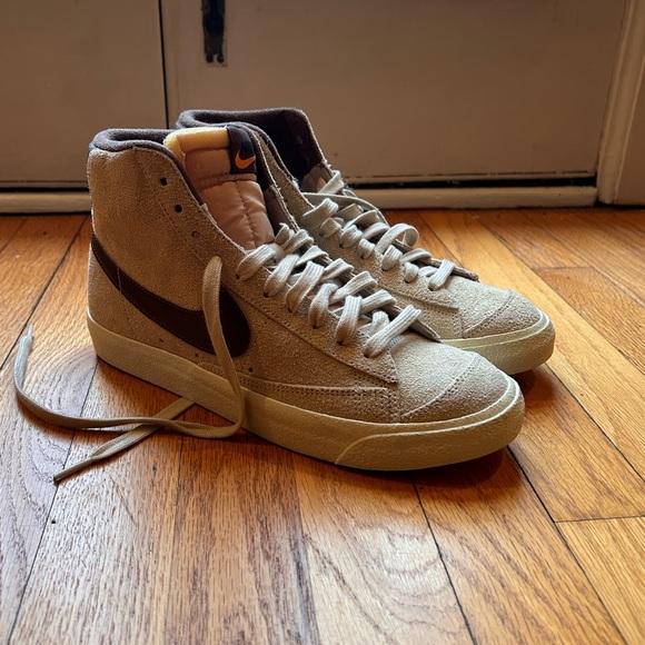 Brown Nike Blazers Mid 77 - Picture 3 of 7